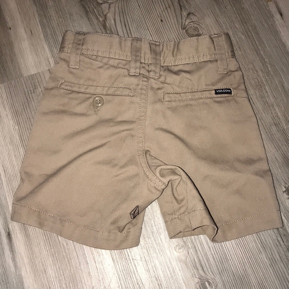 Volvo’s 2T khaki shorts